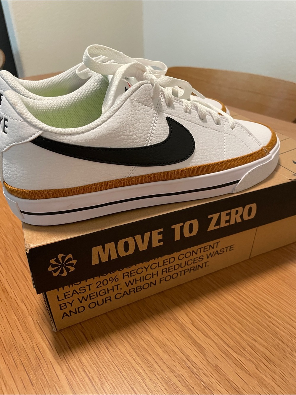 Nike Women’s Court Legacy brand new